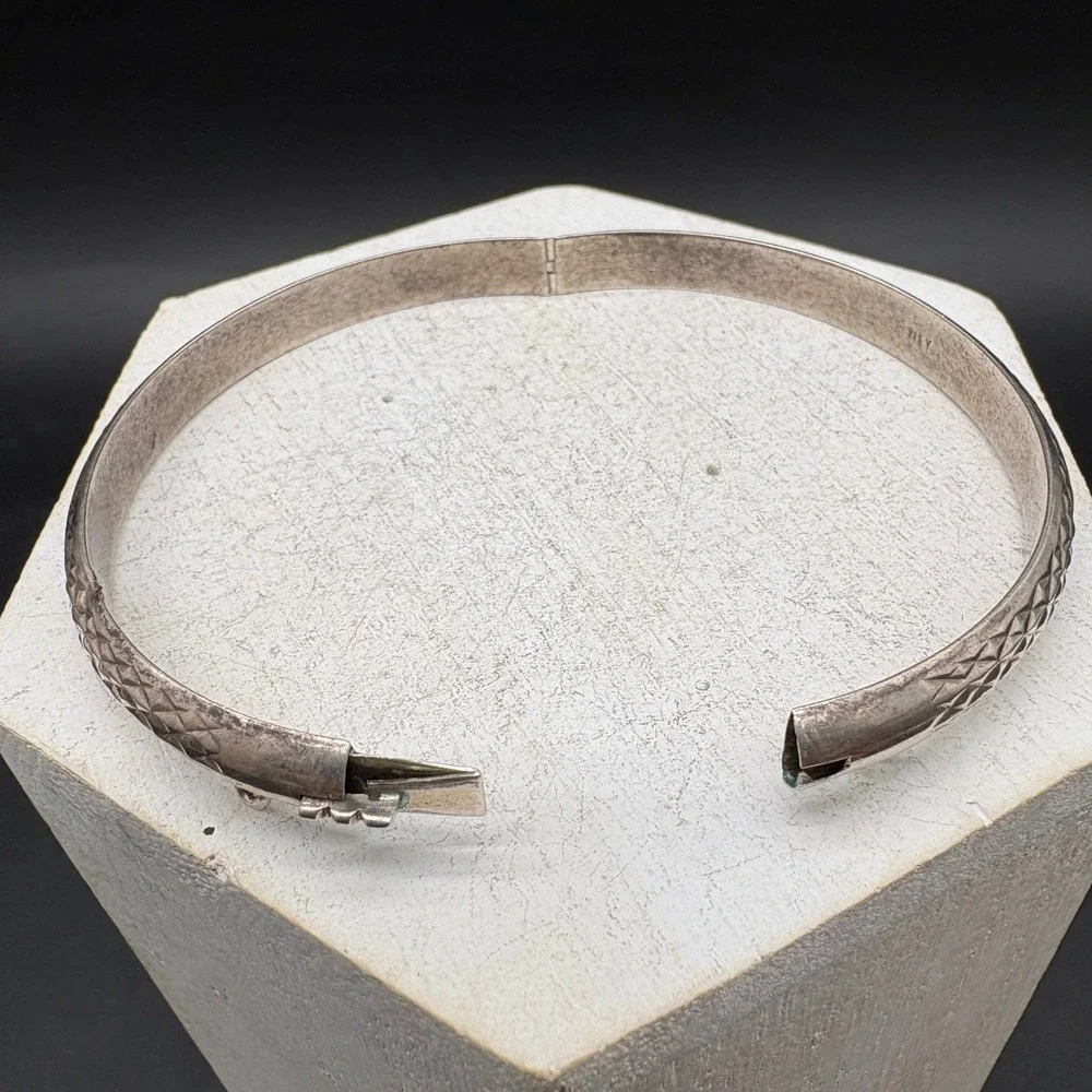 Bangle Bracelet Women 7in Silver Good Diamond Cut Sterling 925 Latch
